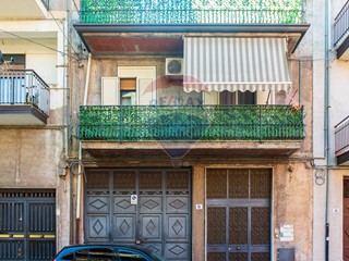 Immobile commerciale in Vendita a Paternò, 65'000€, 82 m²