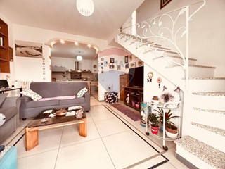 Casa Indipendente in Vendita a Cecina, 277'000€, 130 m²