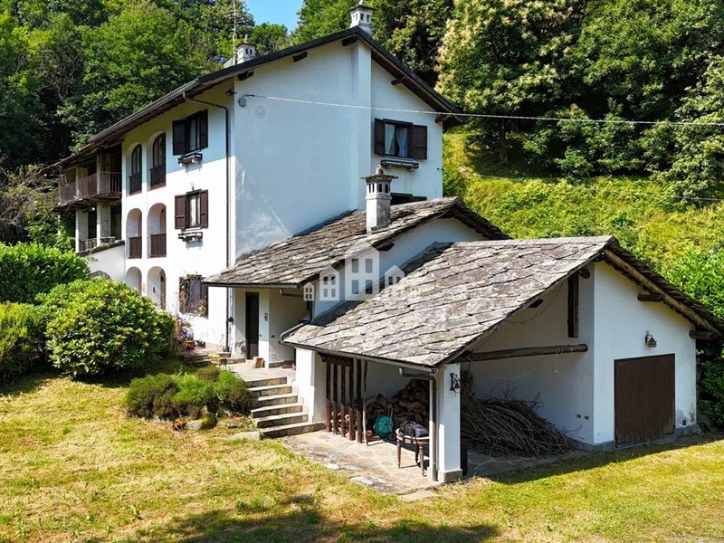 Casa Indipendente in Vendita a Valchiusa, 329'000€, 200 m²