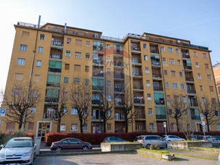 Trilocale in Vendita a Carnate, 159'000€, 100 m²