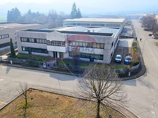 Capannone in Vendita a Traversetolo, 900'000€, 1400 m²