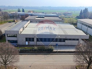 Capannone in Vendita a Traversetolo, 450'000€, 700 m²