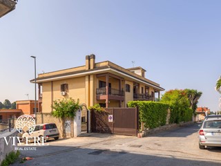 Appartamento in Vendita a Roma, 290'000&euro;, 163 m²