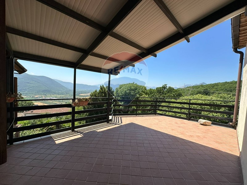 Casa Indipendente in Vendita a Montaquila, 70'000€, 256 m²