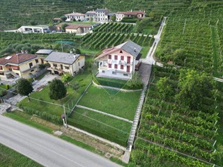 Casa Indipendente in Vendita a Vidor, 180'000€, 330 m²