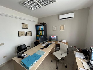 Ufficio in Affitto a Cascina, 650€, 75 m²