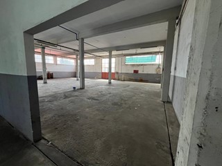 Attività commerciale in Affitto a Vicopisano, 2'300€, 400 m²