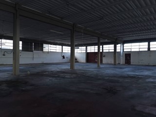 Attività commerciale in Vendita a Bientina, 360'000€, 900 m²