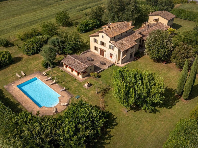 Rustico in Vendita a Spello, 1'250'000€, 600 m²