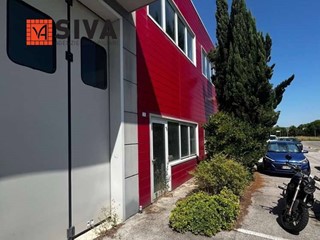 Capannone in Vendita a Ravenna, 178'000€, 269 m²