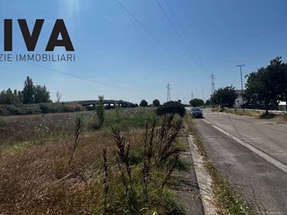 Immobile commerciale in Vendita a Ravenna, 157'200€, 1747 m²