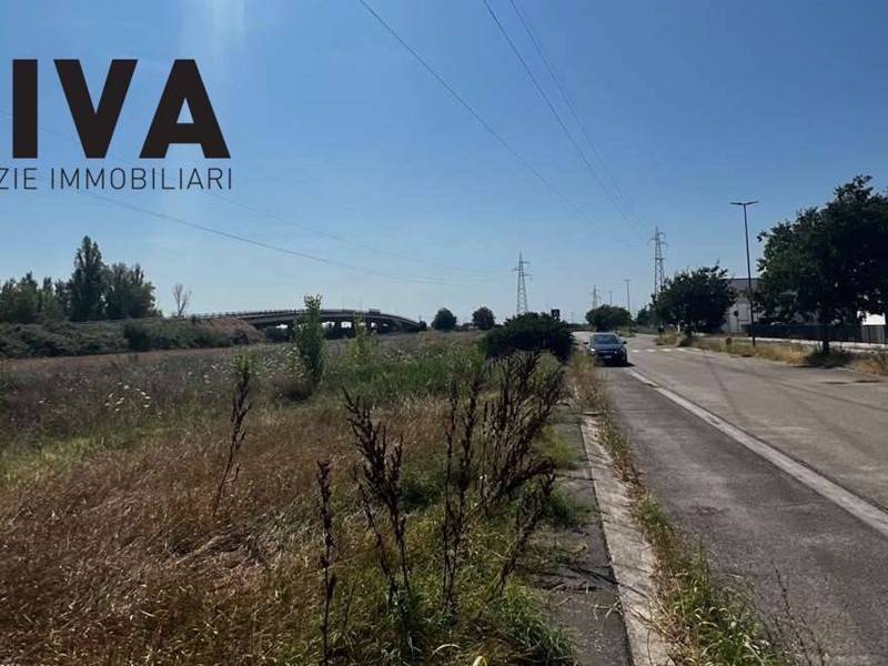 Immobile commerciale in Vendita a Ravenna, 402'800€, 4028 m²