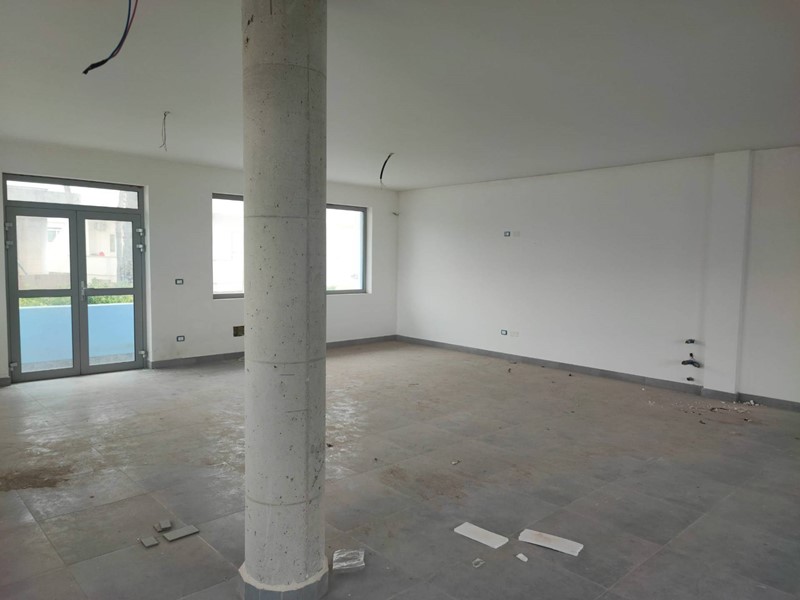 Immobile commerciale in Vendita a Casarano, 185'000€, 280 m²