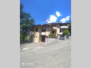 Villa in Vendita a Pieve Santo Stefano, 219'000€, 318 m²
