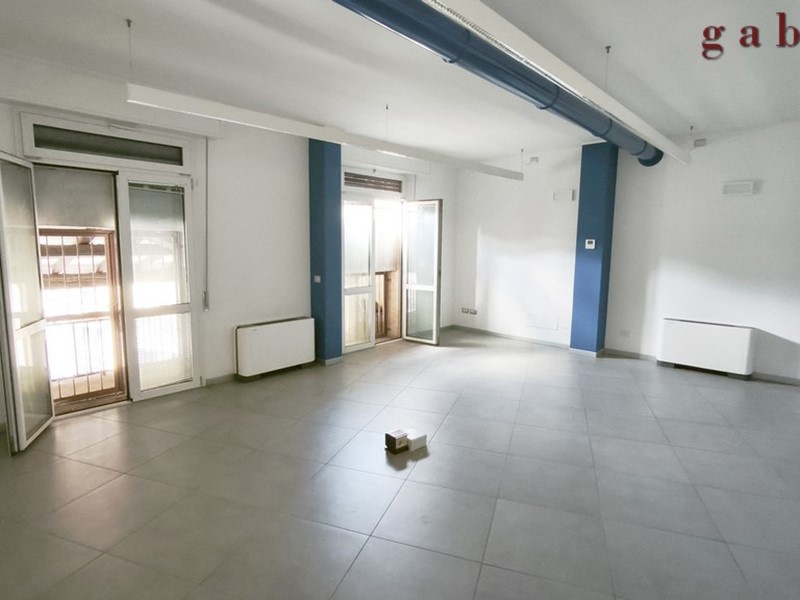 Ufficio in Vendita a Magenta, 140'000€, 80 m²