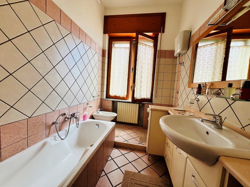 Quadrilocale in Vendita a Pagani, 155'000&euro;, 149 m², con Box