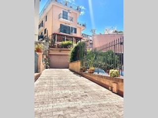 Quadrilocale in Vendita a Pozzuoli, 290'000€, 133 m²