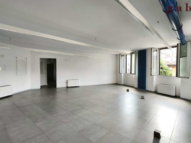 Appartamento in Vendita a Magenta, 340'000€, 200 m²