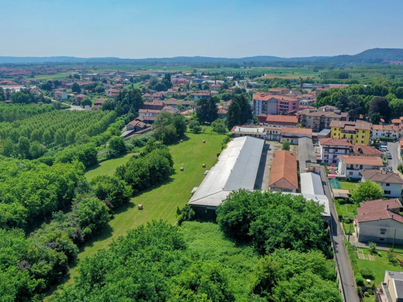 Capannone in Vendita a Strambino, 400'000€, 5000 m²