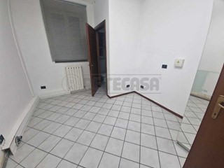 Immobile commerciale in Affitto a Cremona, 900€, 97 m²