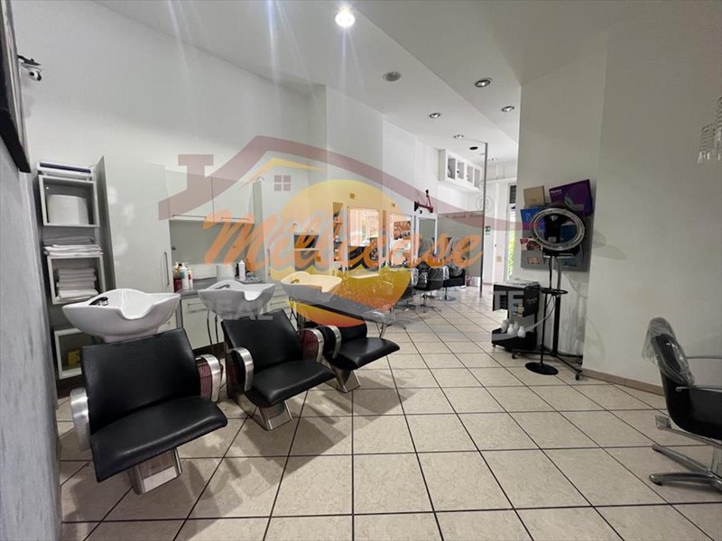 Immobile commerciale in Vendita a Siracusa, zona Tisia - Tica - Zecchino, 158'000&euro;, 95 m²