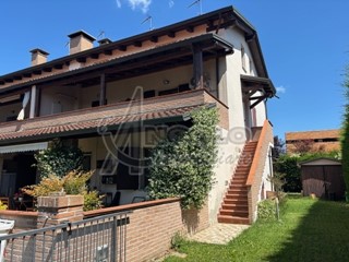 Appartamento in Vendita a Stienta, 189'000€, 177 m²