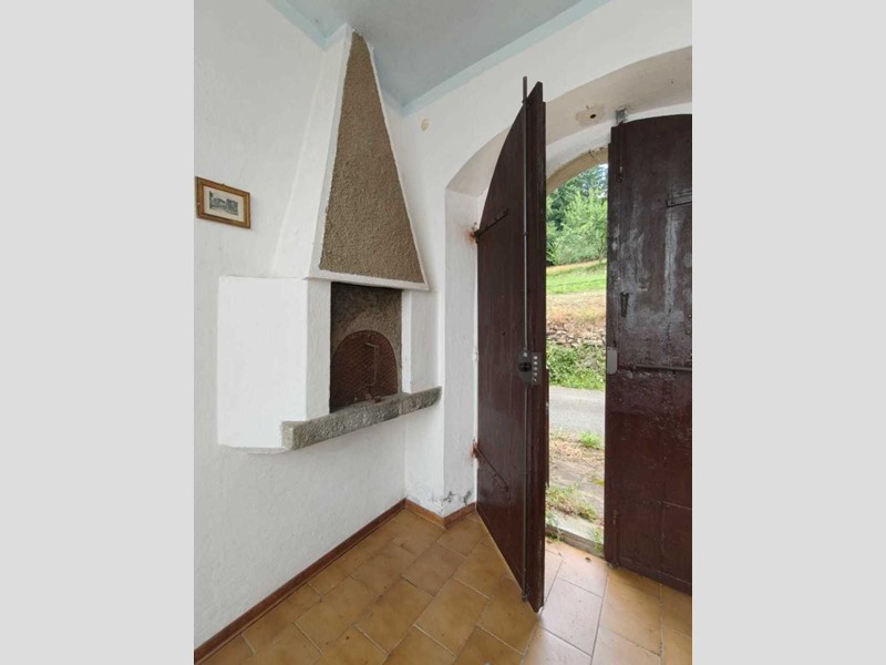 Casa Indipendente in Vendita a Comano, 149'000€, 284 m², con Box