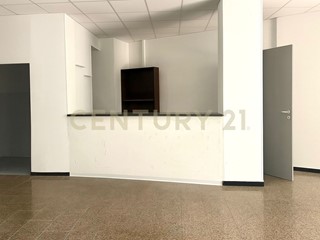 Immobile commerciale in Vendita a Nicolosi, 70'000€, 74 m²