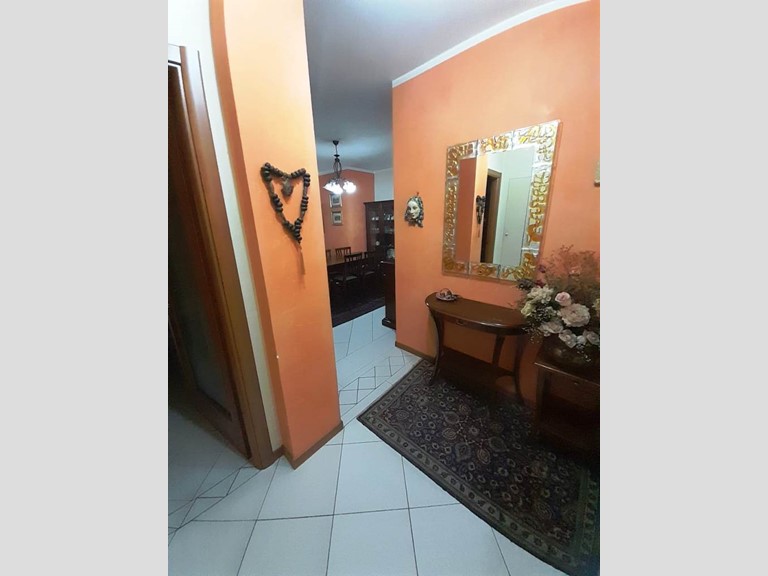 Appartamento in Vendita a Rovigo, 128'000€, 120 m², con Box