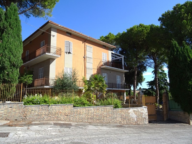 Casa Indipendente in Vendita a Corinaldo, 220'000€, 350 m², arredato, con Box