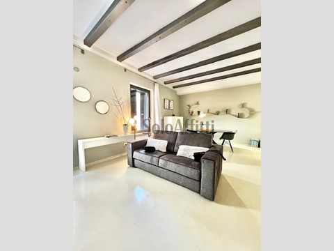 Bilocale in Affitto a Bari, zona Murat, 1'200€, 65 m², arredato