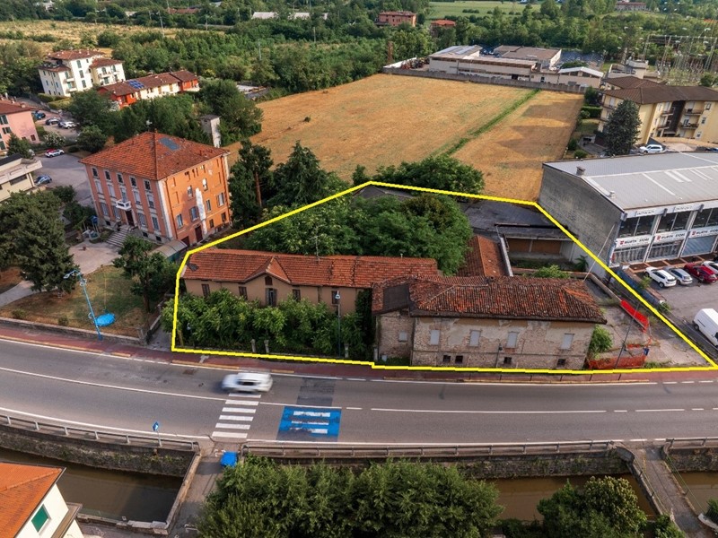 Immobile commerciale in Vendita a Brescia, 700'000€, 2100 m²