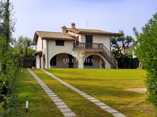 Casa Indipendente in Vendita a Moniga del Garda, 990'000€, 260 m²