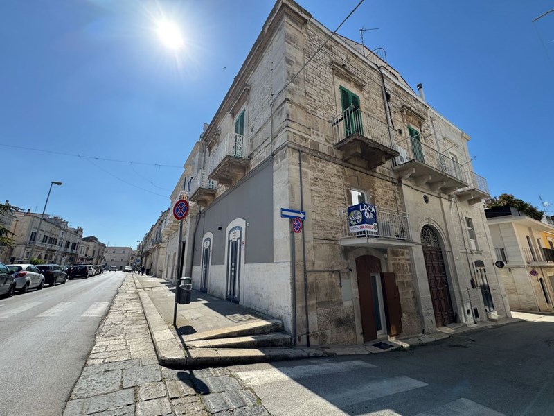 Immobile commerciale in Affitto a Ruvo di Puglia, 700€, 120 m²
