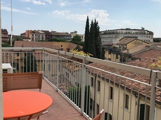 Quadrilocale in Affitto a Verona, zona Centro, 1'100€, 90 m², arredato