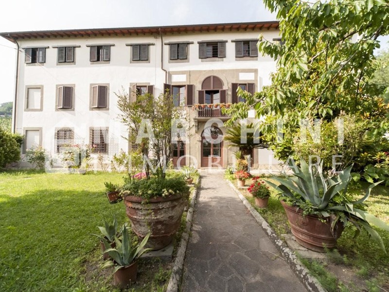 Villa in Vendita a Milano, 1'550'000€, 1300 m², arredato, con Box
