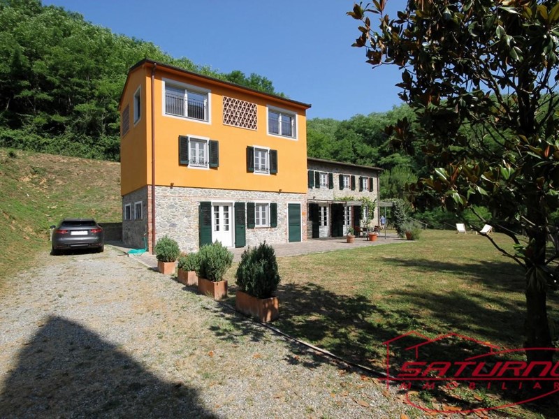 Casa di corte in Vendita a Capannori, zona San Gennaro, 870'000€, 260 m²