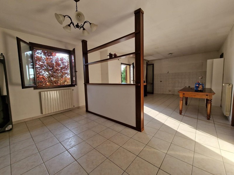 Appartamento in Vendita a Casciana Terme Lari, zona Quattro Strade, 175'000€, 107 m², arredato, con Box