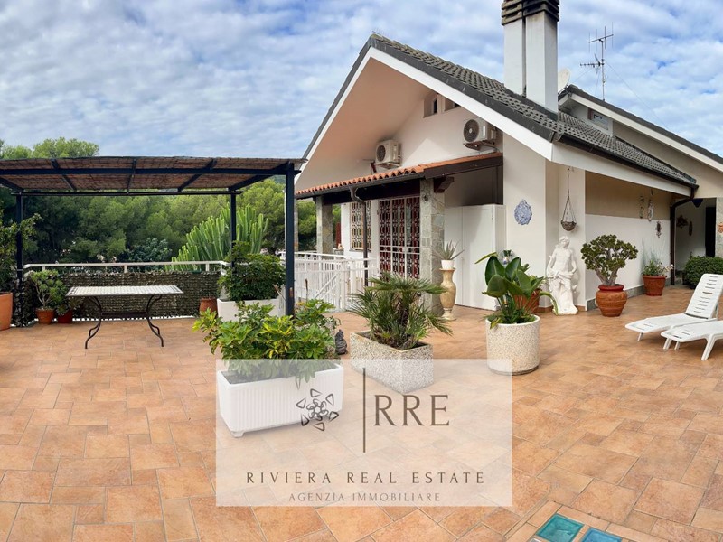 Villa in Vendita a Andora, 790'000€, 250 m²