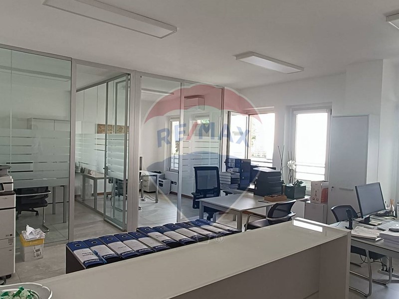 Ufficio in Vendita a Bergamo, 240'000€, 61 m²