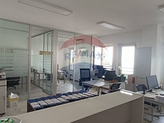 Ufficio in Vendita a Bergamo, 240'000€, 61 m²
