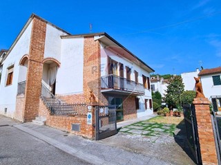 Casa Indipendente in Vendita a Vinci, 360'000€, 225 m²