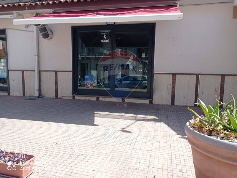 Immobile commerciale in Affitto a Taormina, 800€, 102 m²