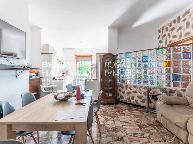 Trilocale in Vendita a Roma, 239'000&euro;, 103 m²