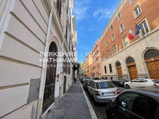 Trilocale in Vendita a Roma, 139'000&euro;, 85 m²