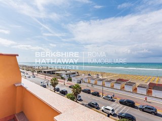 Casa Indipendente in Vendita a Roma, 1100 m²