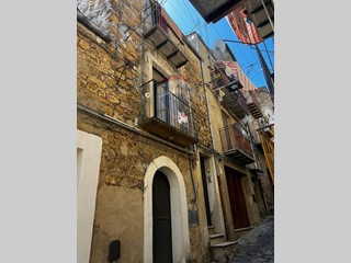 Casa Indipendente in Vendita a Piazza Armerina, 19'000€, 80 m²