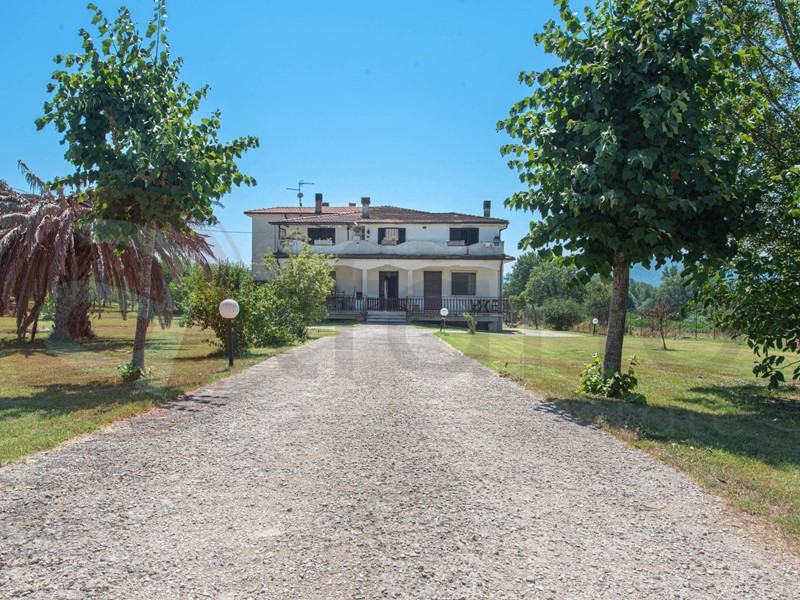 Casa Indipendente in Vendita a Pontecorvo, 249'000€, 516 m²