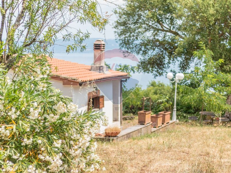 Casa Indipendente in Vendita a Gradoli, 90'000€, 34 m²