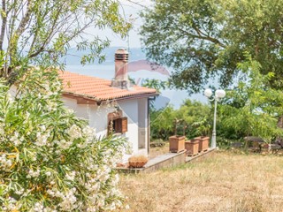 Casa Indipendente in Vendita a Gradoli, 90'000€, 34 m²